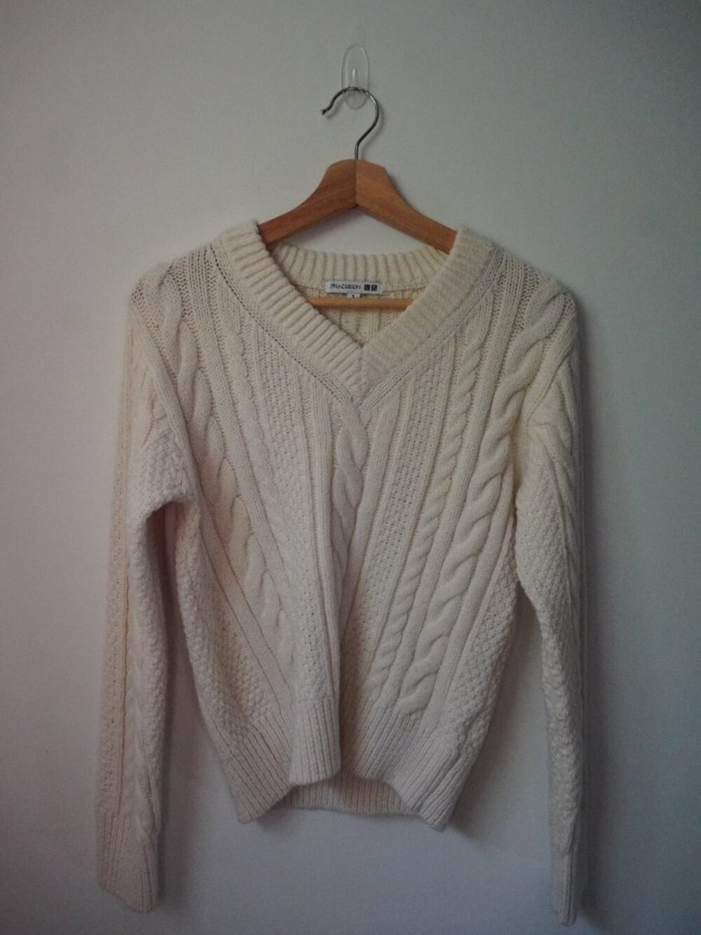 J W Anderson Uniqlo Creme Cable Knit V-neck Sweater Size Small